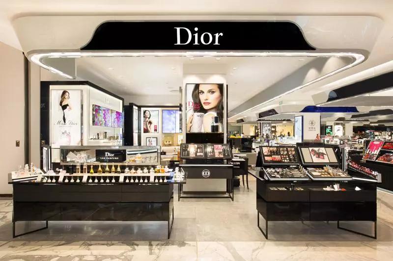 dior口红哪个显白气色好,dior口红显年轻显气色送长辈