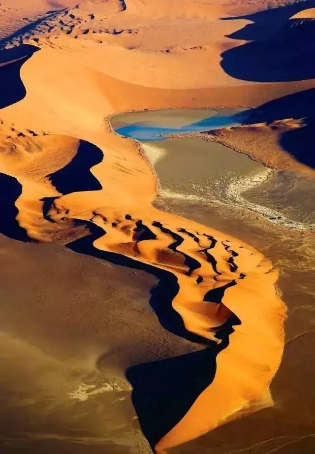 一半是沙漠一半是绿洲,一半沙漠一半海洋