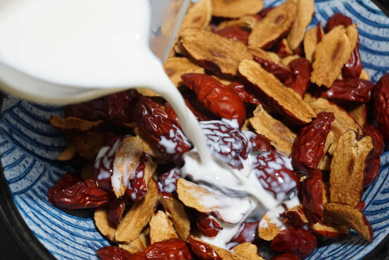 不回缩零失败的红糖枣糕,用电饭锅做枣糕如何不回缩