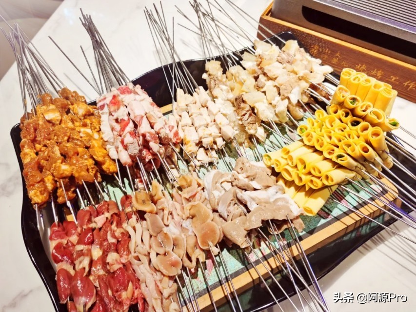 哈尔滨有上百家串店，凭什么他家天天排队，好像吃串不要钱似的！