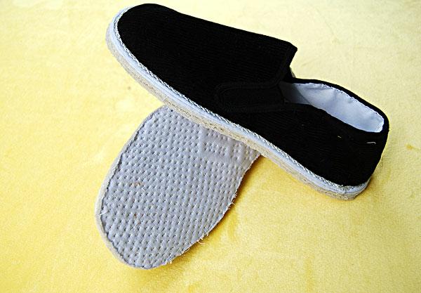 女菜农纯手工千层底布鞋，5道工序1片心，您没见过吗？