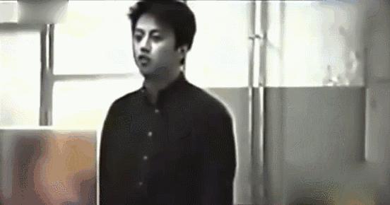 “混世魔王”邓超，上学曾拿刀追保安跑，与冯小刚竟恩怨多年