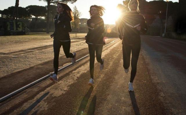 跑步后肌肉酸痛怎么快速恢复,跑步膝盖酸痛的恢复方法