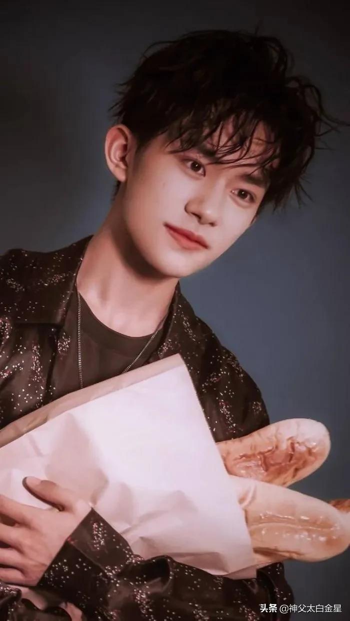 超帅易烊千玺动态壁纸,易烊千玺肖战谁帅