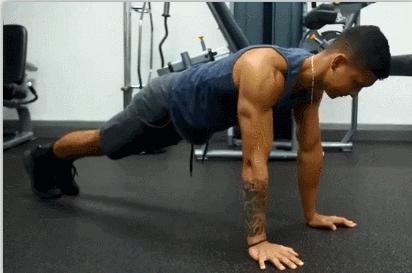 背部肩胛骨凸起该怎么改善图片,后背肩胛骨高低如何矫正