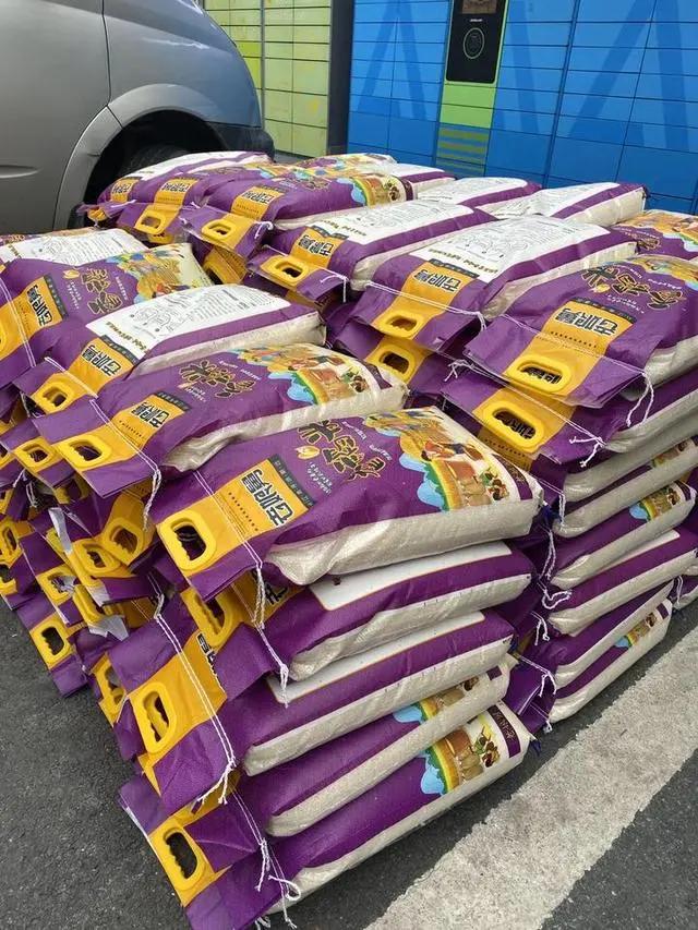 团过1.3吨鸡蛋、3吨大米还买空蹄膀店，杭州这个小区群太火爆！大牌都抢着入群