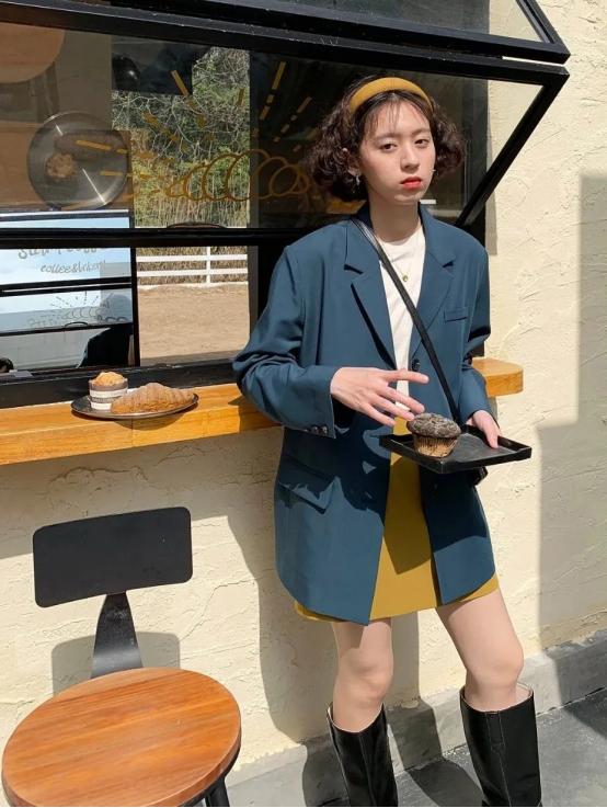 韩系穿搭女生秋冬素人,外套裙子今冬最in混搭
