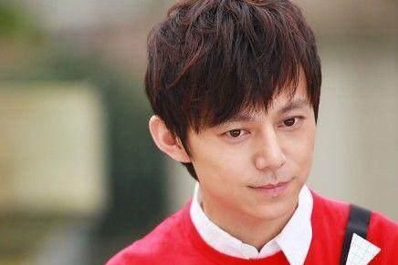 爱情与颜值无关，何炅妻子长这样！妻子颜值一般但夫妻感情非常好