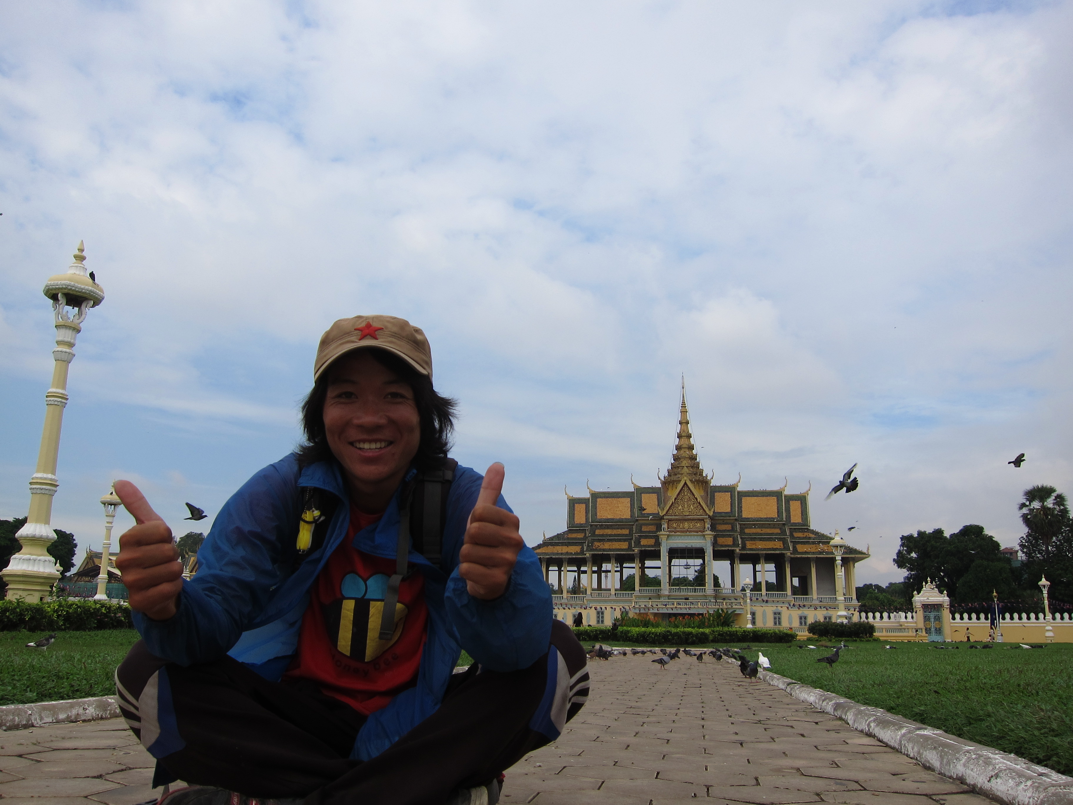 中国小伙在柬埔寨的视频,骑行去柬埔寨的小伙