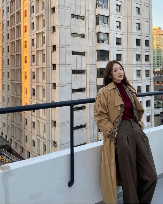 风衣搭配什么衣服好看30几岁,短款风衣男怎么搭配最时髦