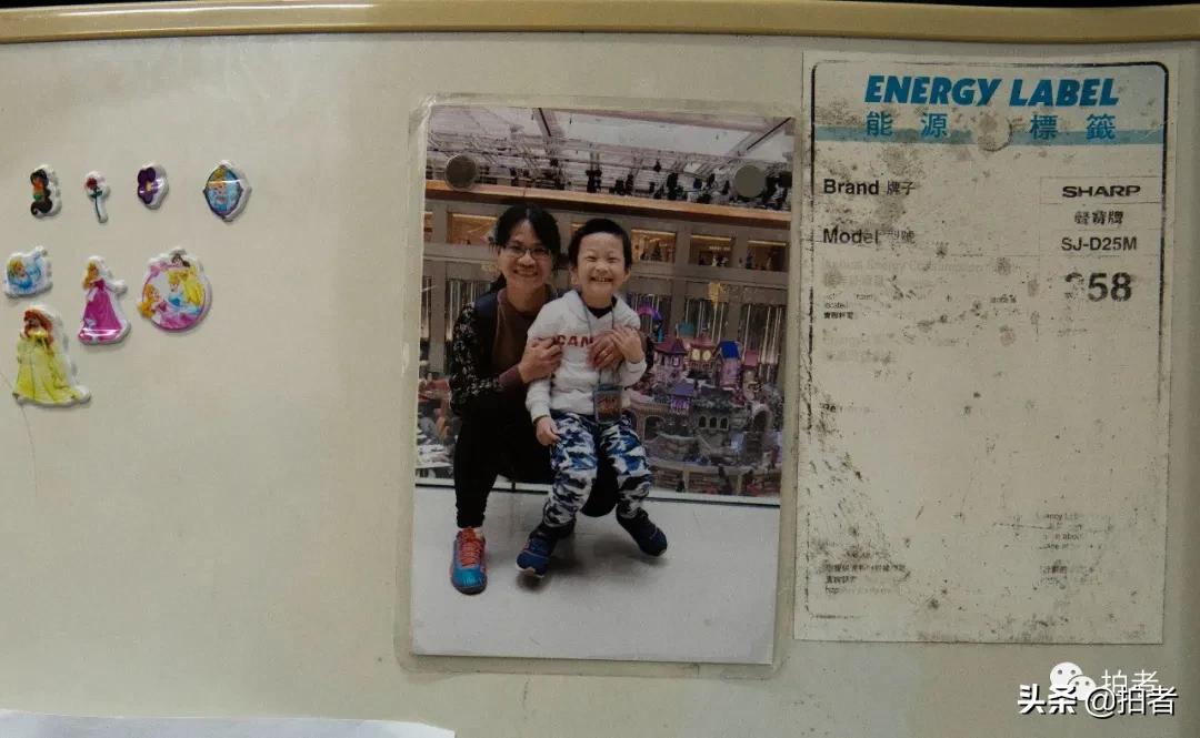 香港劏房妈妈生3个女儿,香港住劏房的妈妈