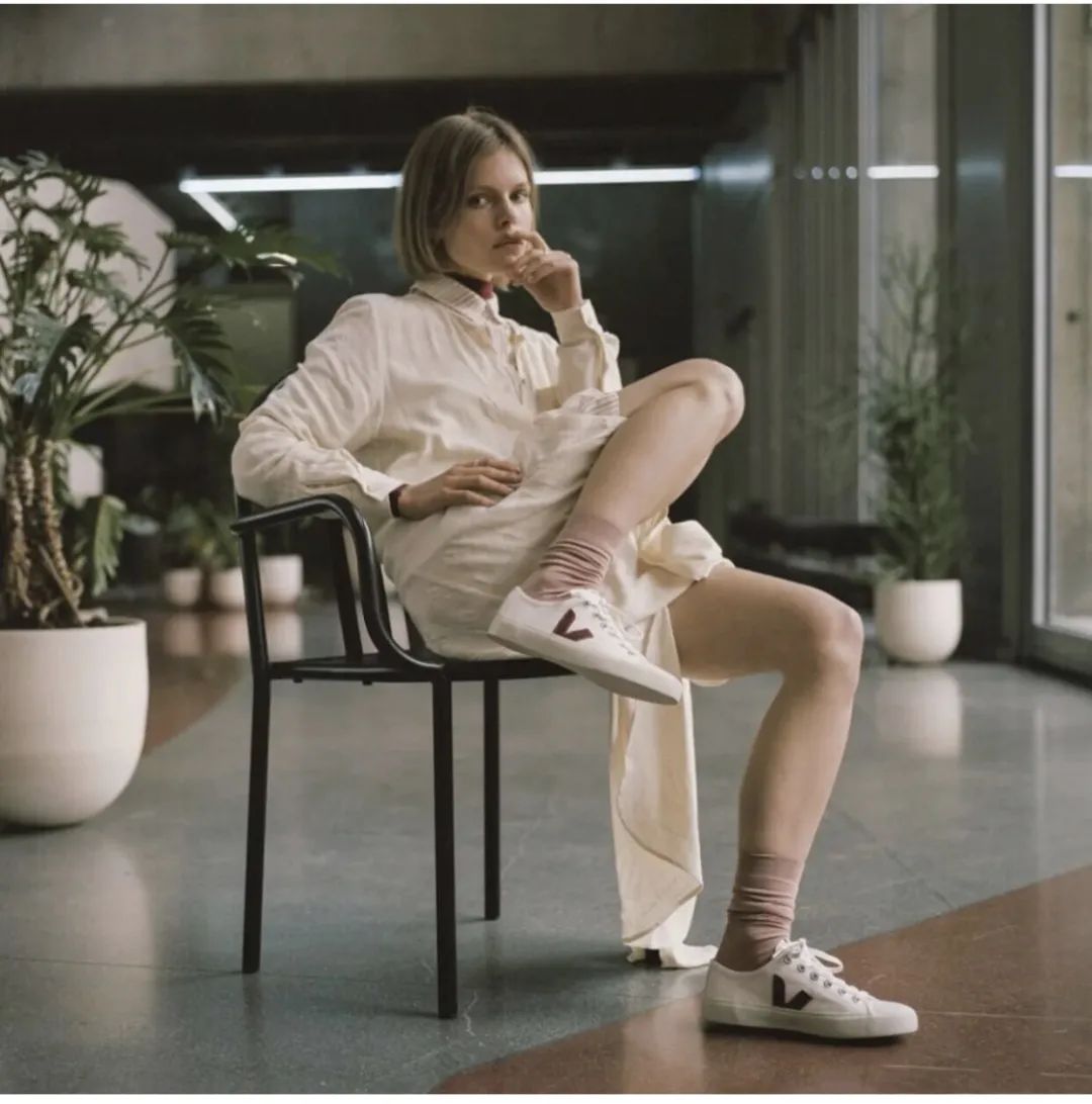 今年流行的帆布鞋长什么样子,今年流行的帆布鞋花纹