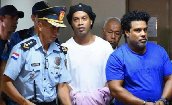 世界足坛第一人小罗,小罗从球王变囚王