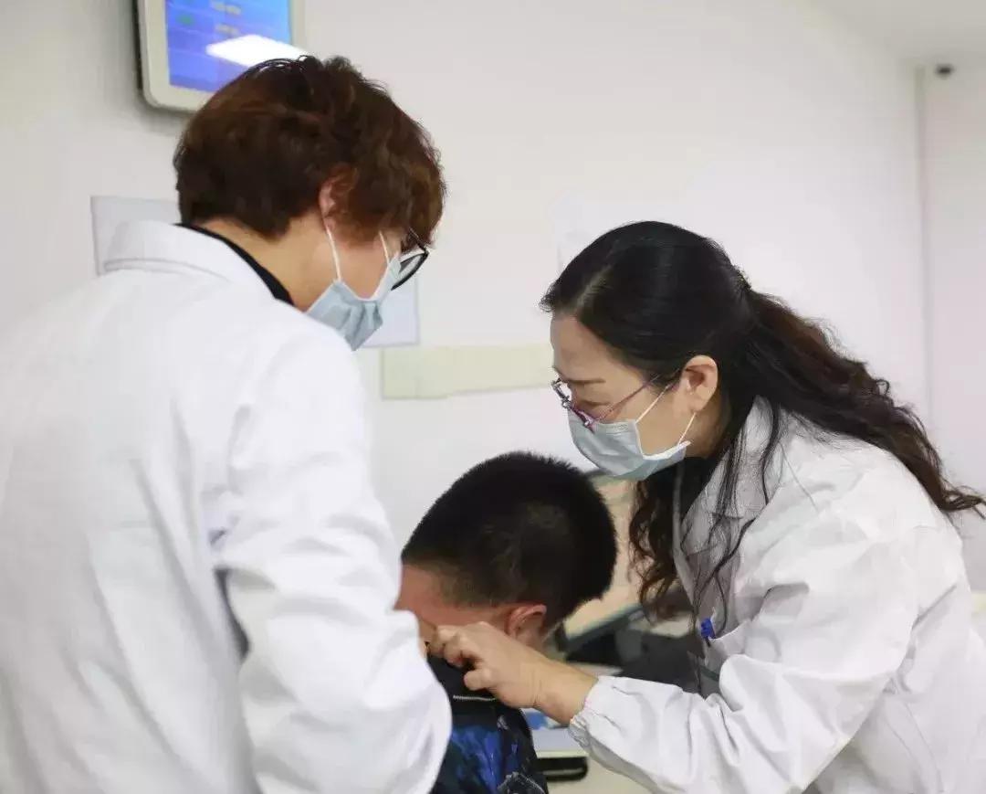 如何解决秃头和发际线高,脂溢性脱发头顶秃怎么办