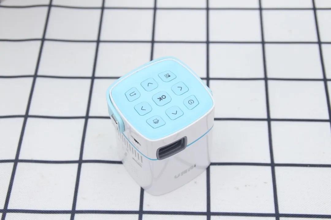 王一博代言的投影仪,王一博同款微麦投影仪