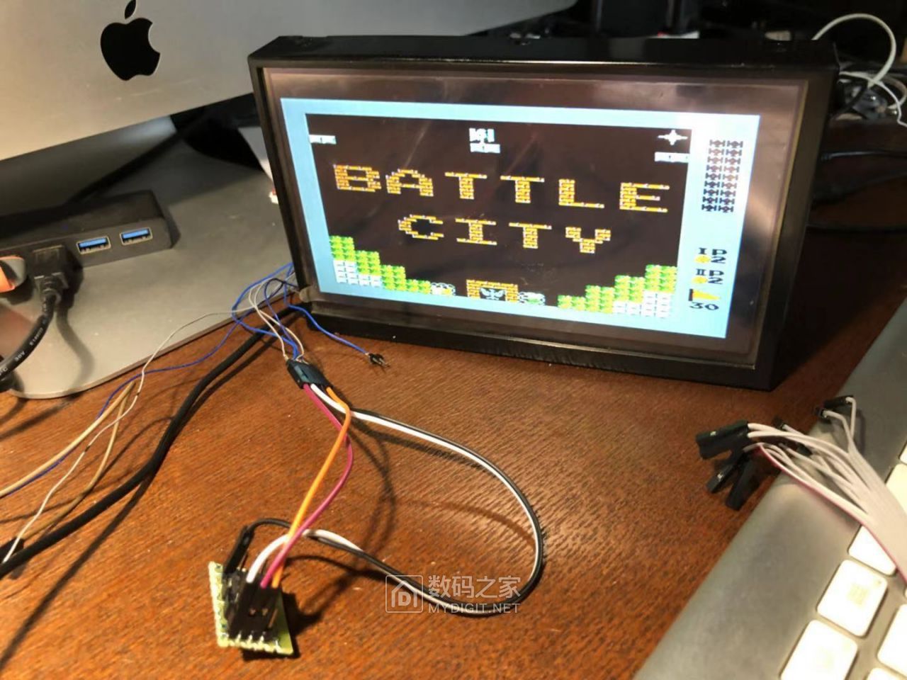 高能炫技爱折腾!奥迪Q5车机加装AV视频输入可玩游戏“坦克大战”