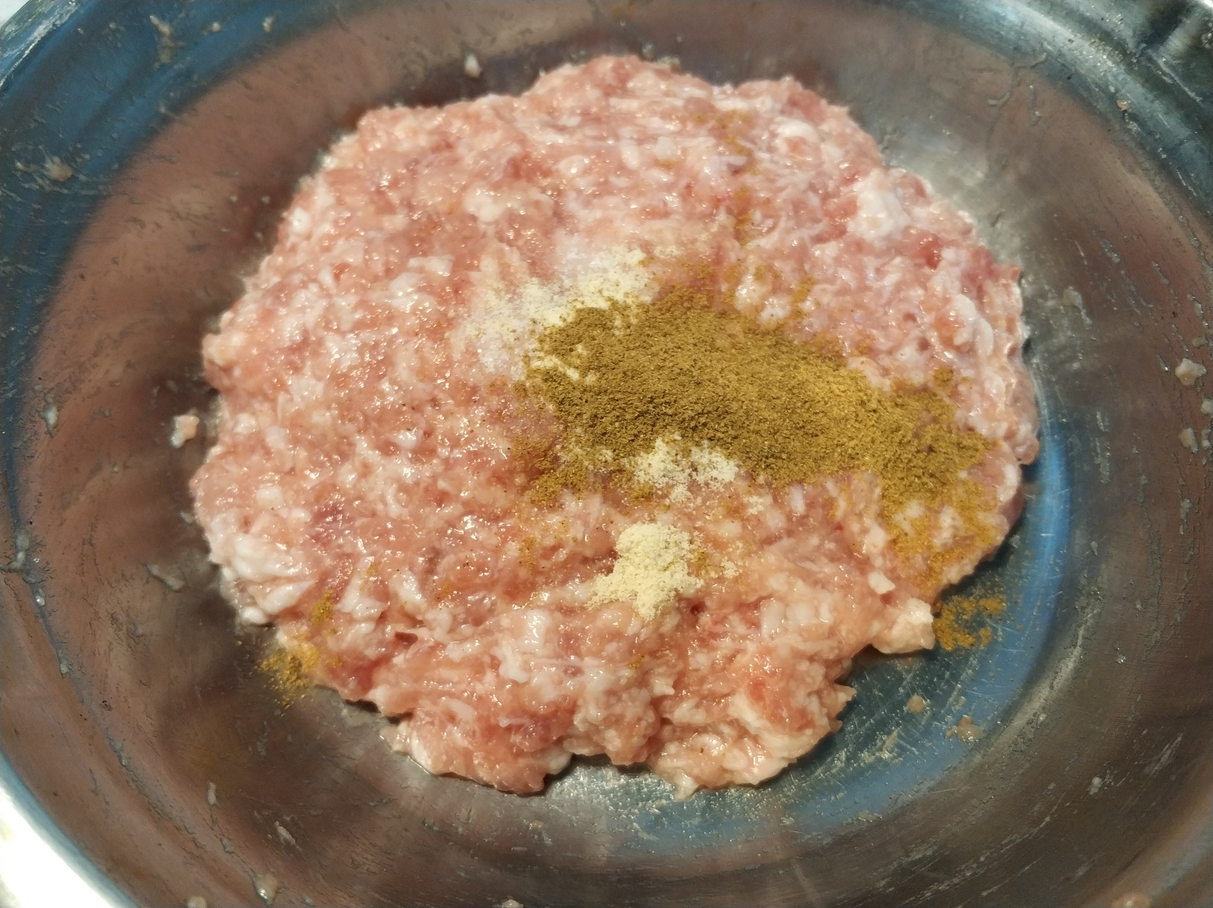 饺子馅放葱姜料汁,猪肉馅饺子流汁