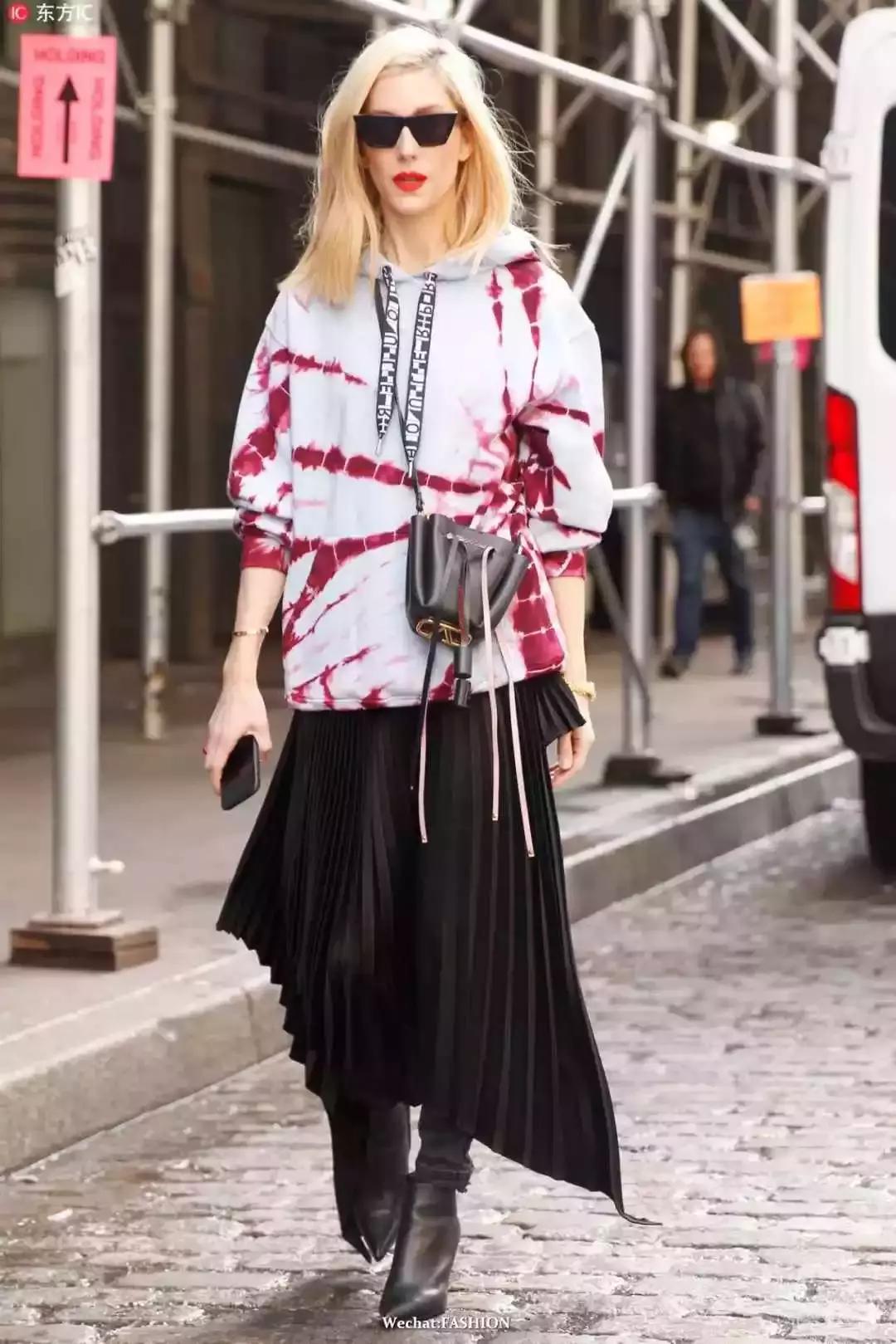 卫衣配什么裙子好看春天,卫衣裙子怎么搭配才好看