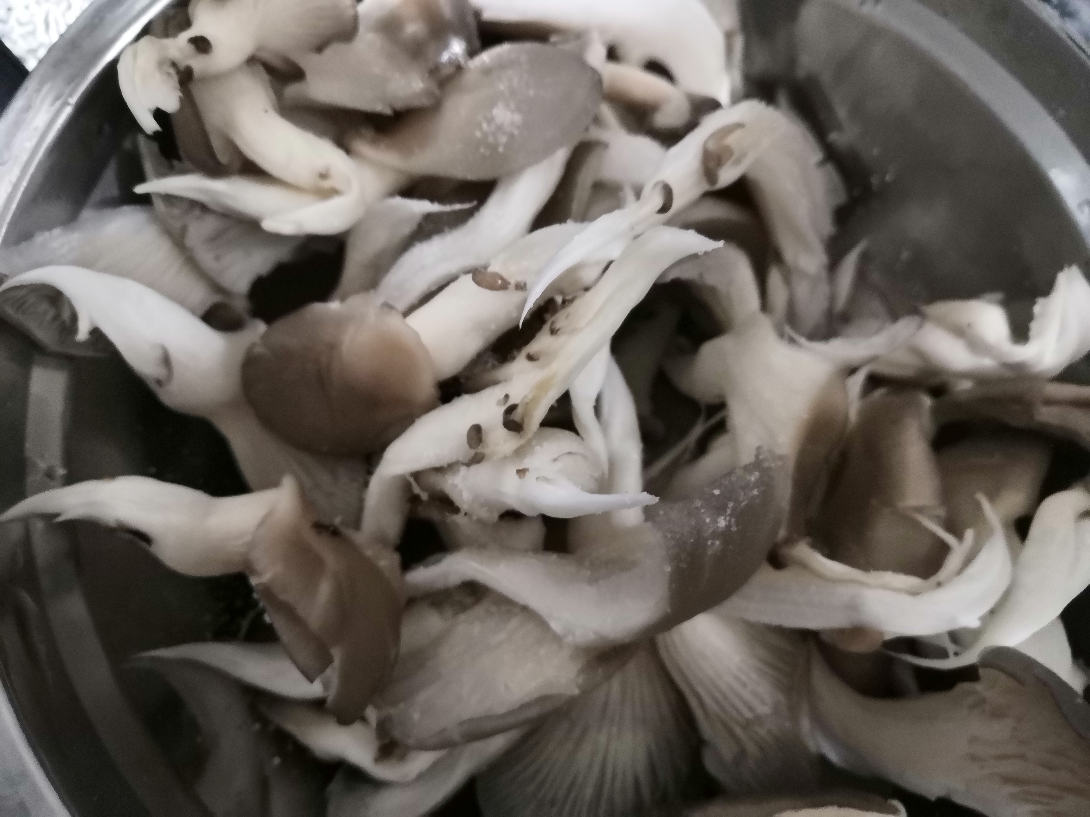 炸出来的蘑菇太油,炸过的蘑菇软了