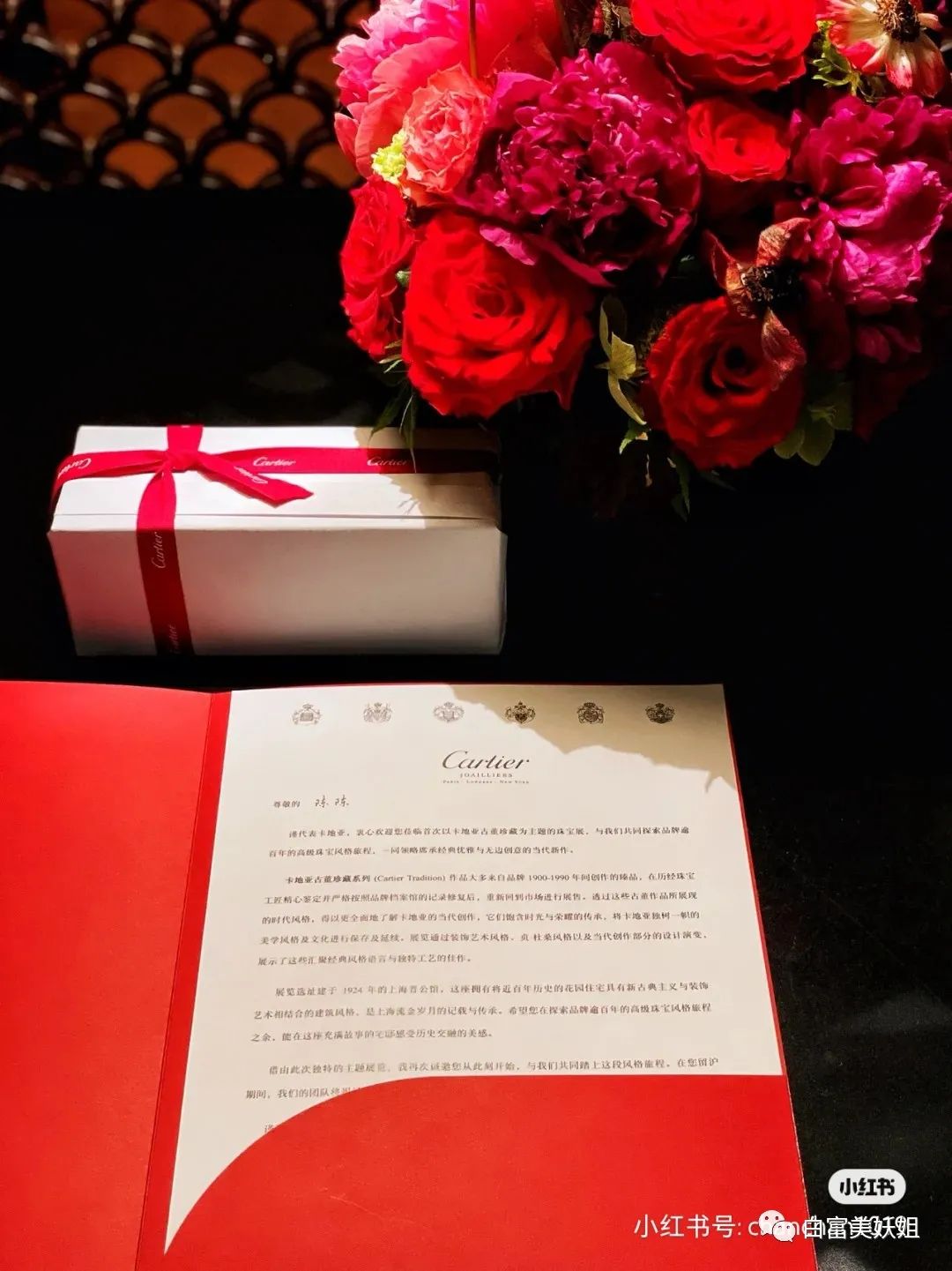 拜佛名媛翻车啦，背景被人扒底朝天