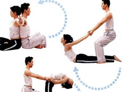 情侣瑜伽动作增进感情,情侣练瑜伽的感受