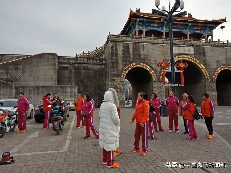 海州体育馆一路同行健步队,连云港微马海州健步队