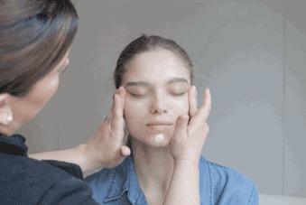 眼睛下面有很多皱纹干纹细纹,脸上有干纹细纹用什么护肤