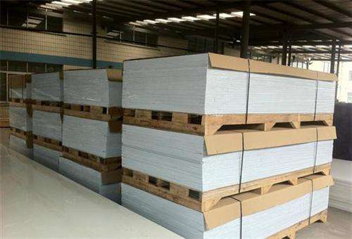 定制家具到底应该如何选板材,该不该花三四万铺木地板