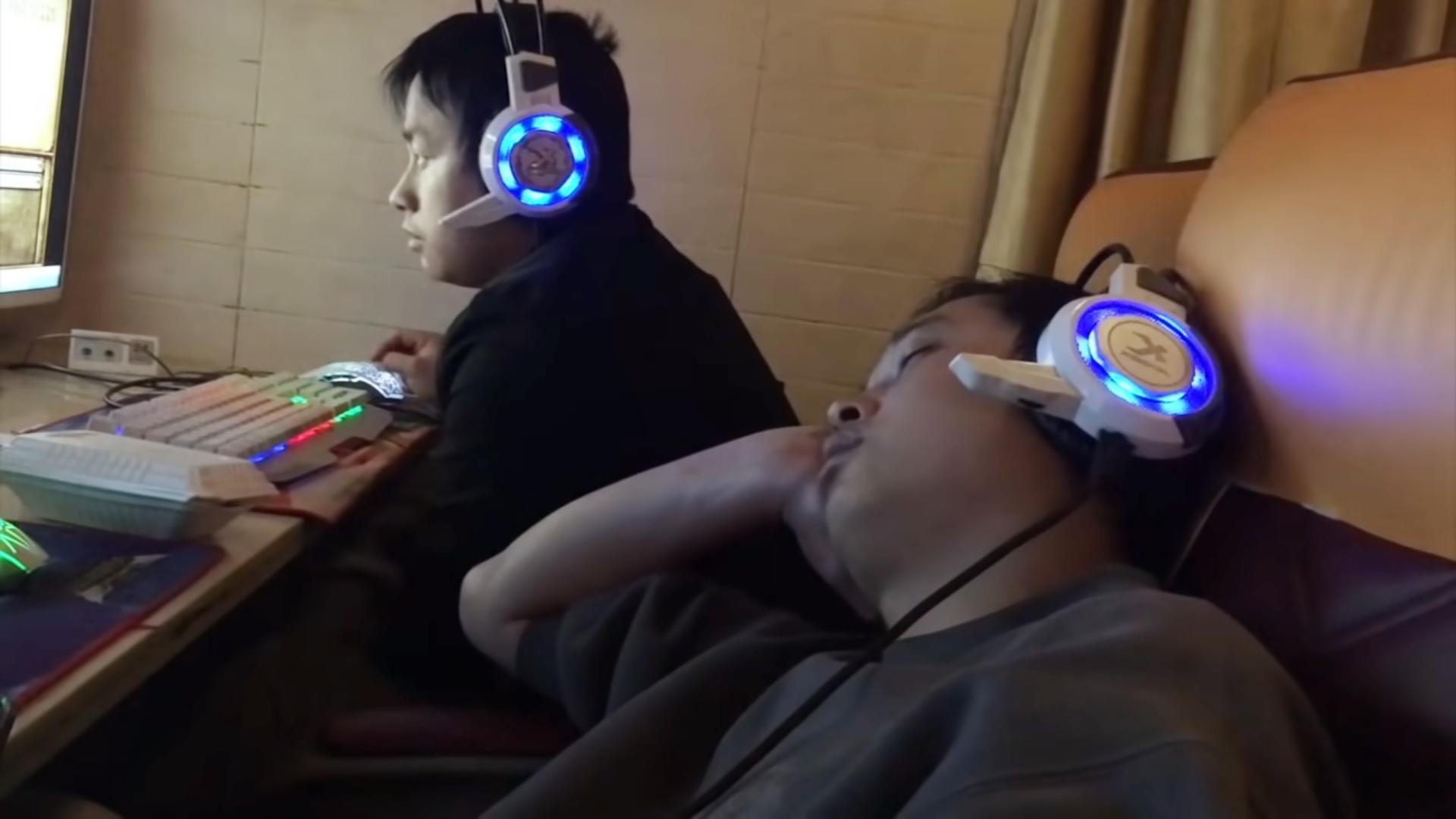 揭秘三和大神：日结1天玩3天，年纪轻轻为何自甘堕落？纪录片