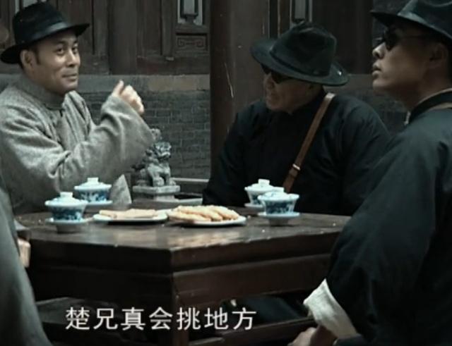 特务伪装成和尚进寺庙被鹅发现,特务假扮和尚下场