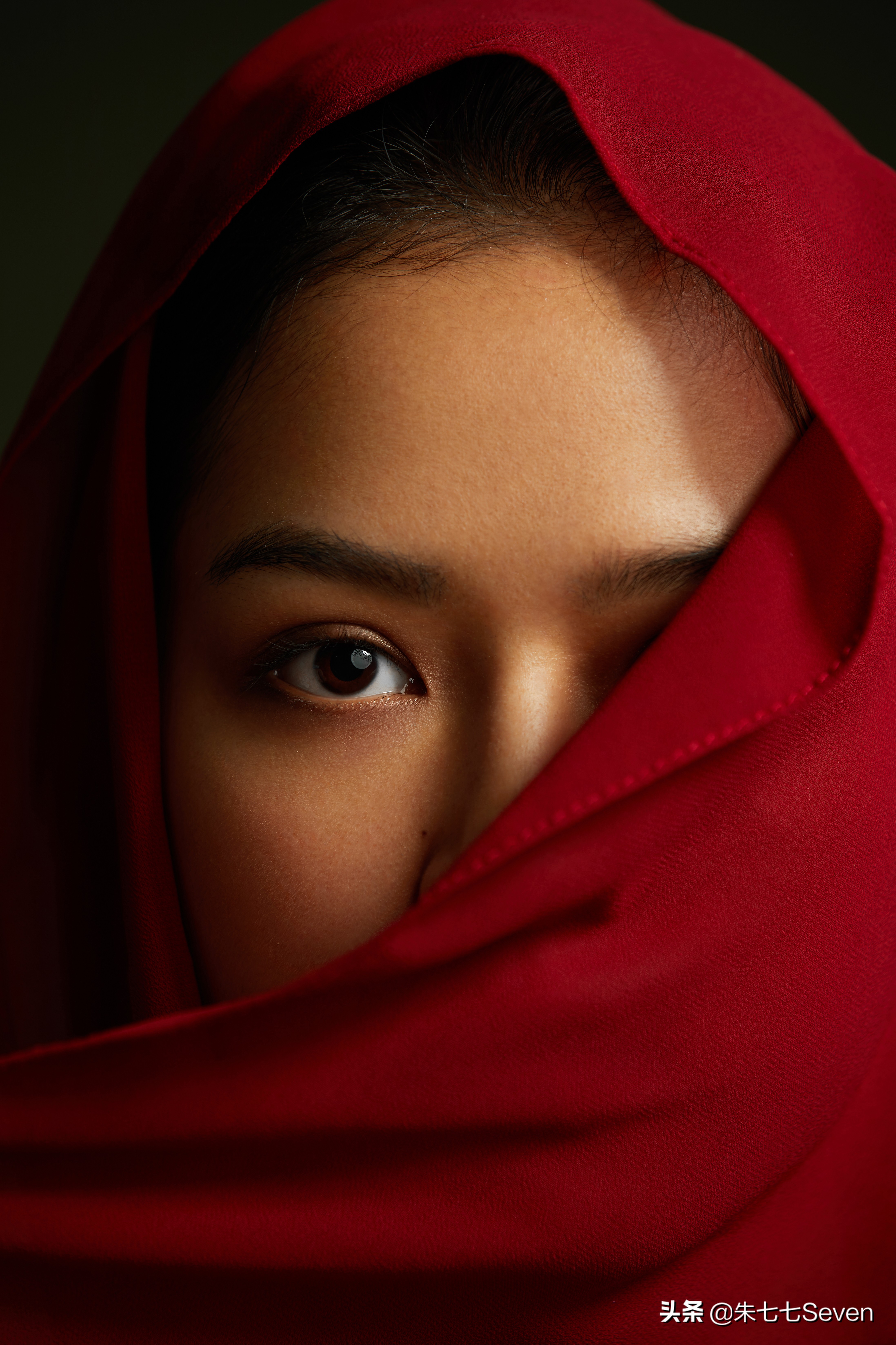 让光影在色彩里蔓延——专访人像摄影师潇光