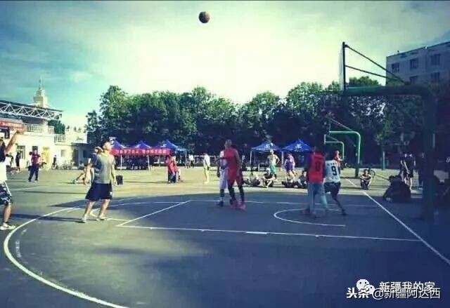 伊犁师范大学匆匆那年,终于等到你萨克斯演奏