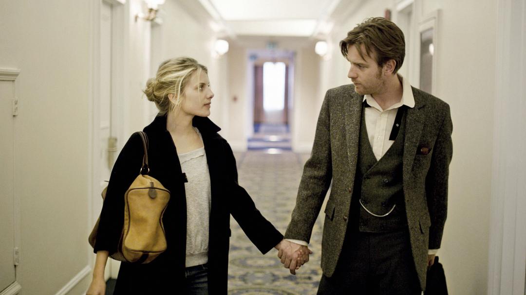 让男人迷恋你方法,怎么做到给男人神秘感