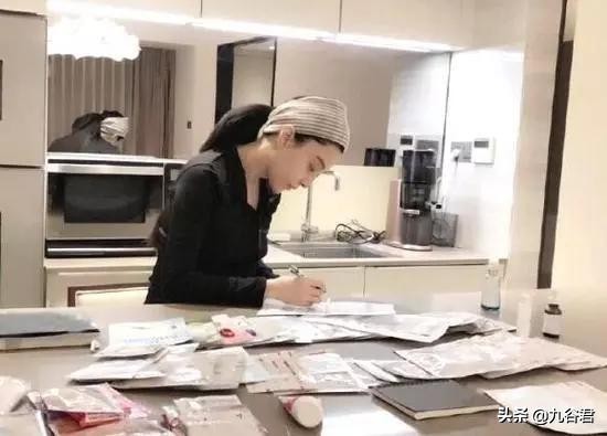 隐婚、整容还有？！一起看看明星们最不想让人知道的秘密。