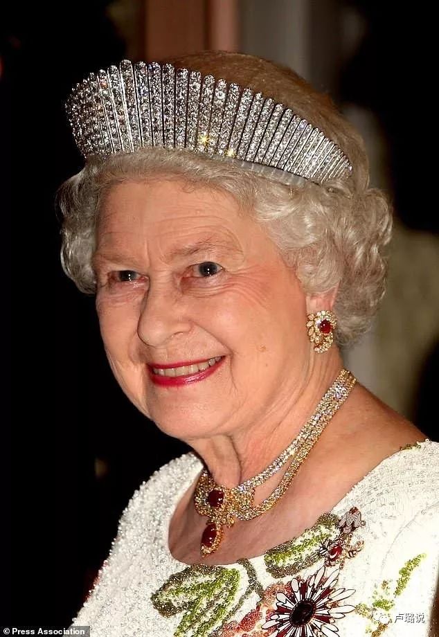 英国女王戴过的皇冠是什么牌子,皇冠有多优雅
