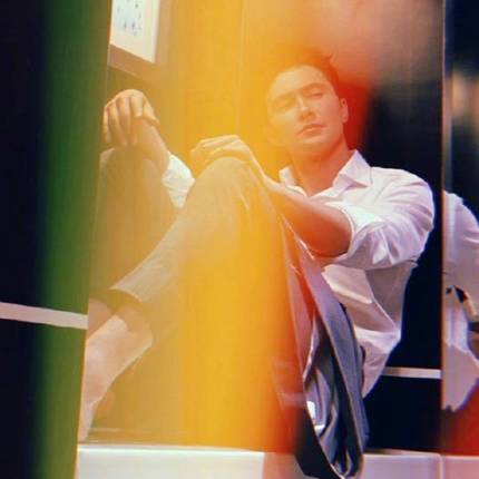 高伟光“神仙脚踝”太诱人，西装裤+脚踝取向*击狙**，圈粉无数少女