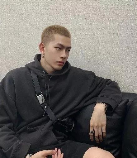 欧美帅哥肌肉荷尔蒙寸头,寸头简直就是行走的荷尔蒙