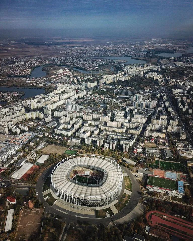 最漂亮的足球场设计图,荷花足球场