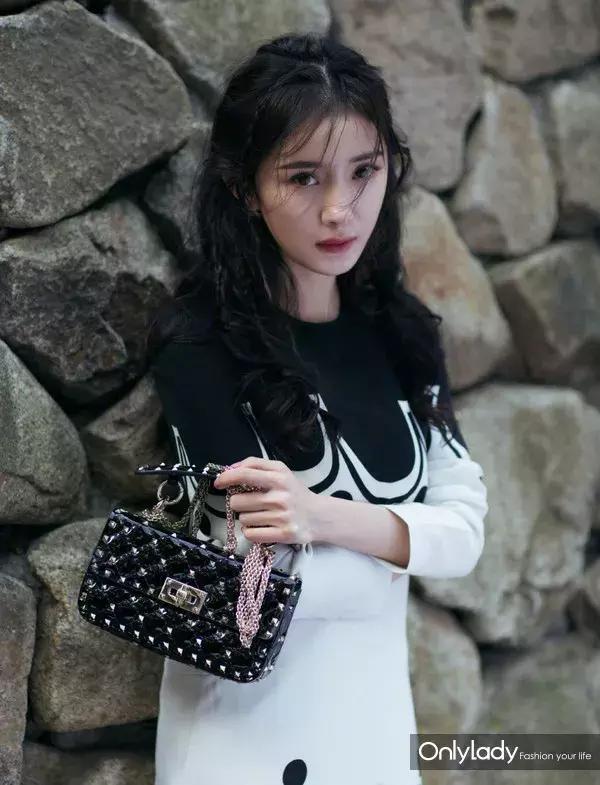 张艺兴valentino东京神图,张艺兴valentino秀场表演