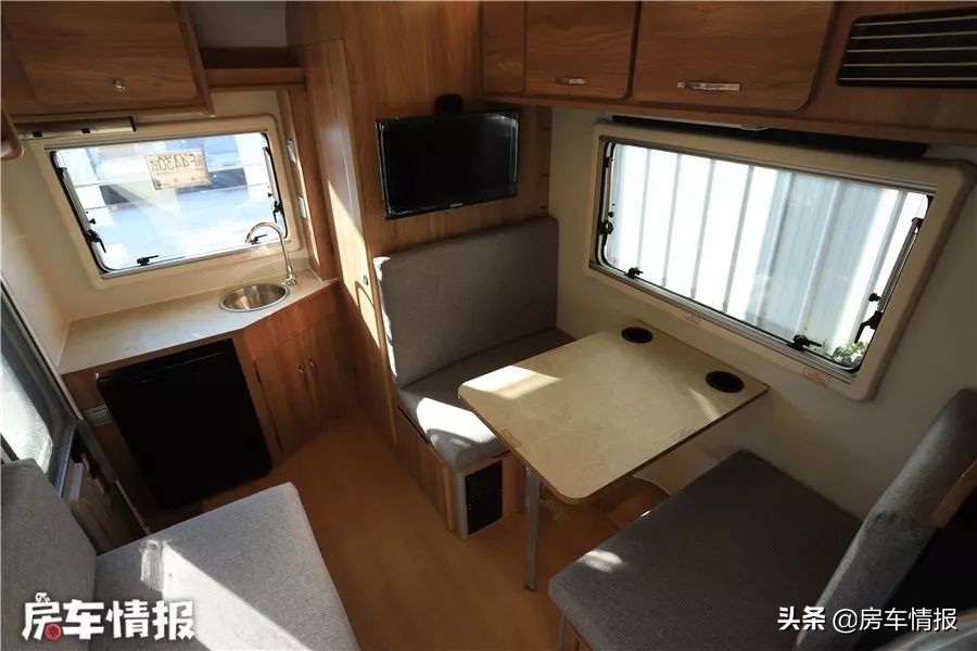 豪华四驱b型房车最新款,览众单排汽油四驱皮卡房车