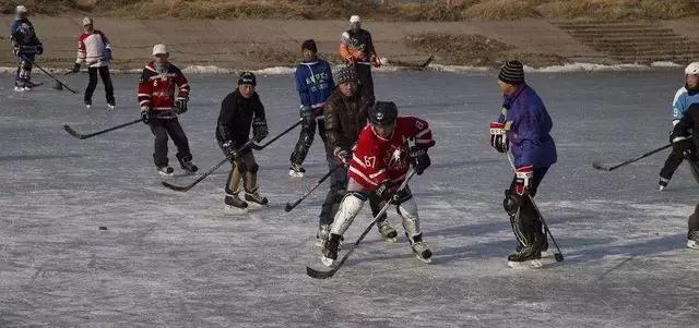 为什么打冰球,打冰球一年需要多少钱