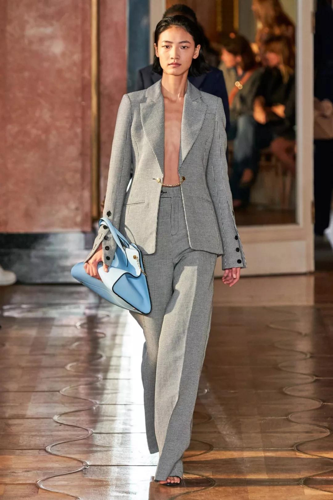 2020流行什么颜色的衣服,今年最流行的衣服颜色是什么颜色