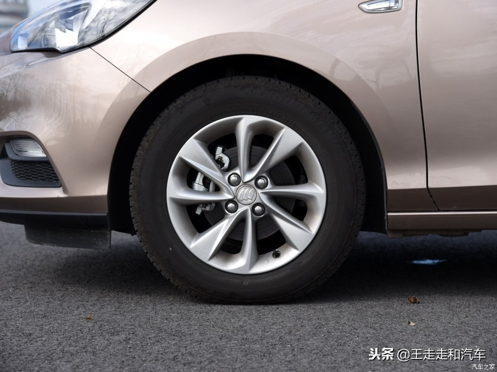 新款别克凯越外观怎么样,别克凯越老款红色高配自动挡