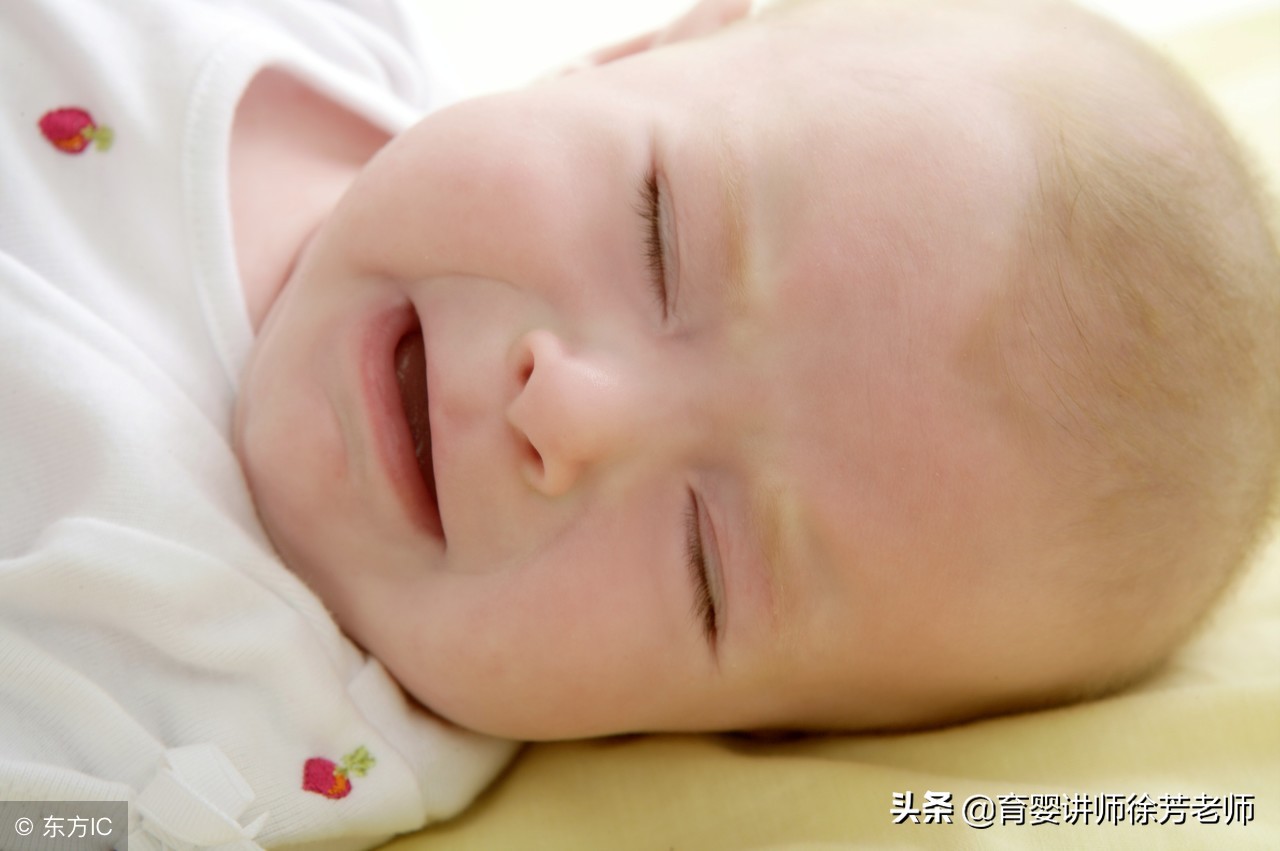 宝宝哭的时候肚脐眼的地方鼓起来,过会儿又回去了,啥情况?