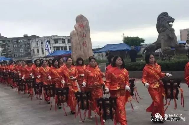 阜南张氏祠堂落成庆典仪式,张氏祠堂唱戏人山人海