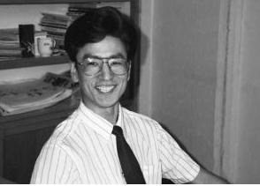 白岩松遭大学生抢麦怒怼,为武汉发声的白岩松