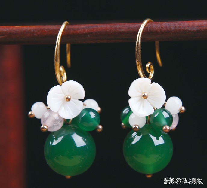 挂耳式耳环高级感,浪漫型风格戴什么样的耳环