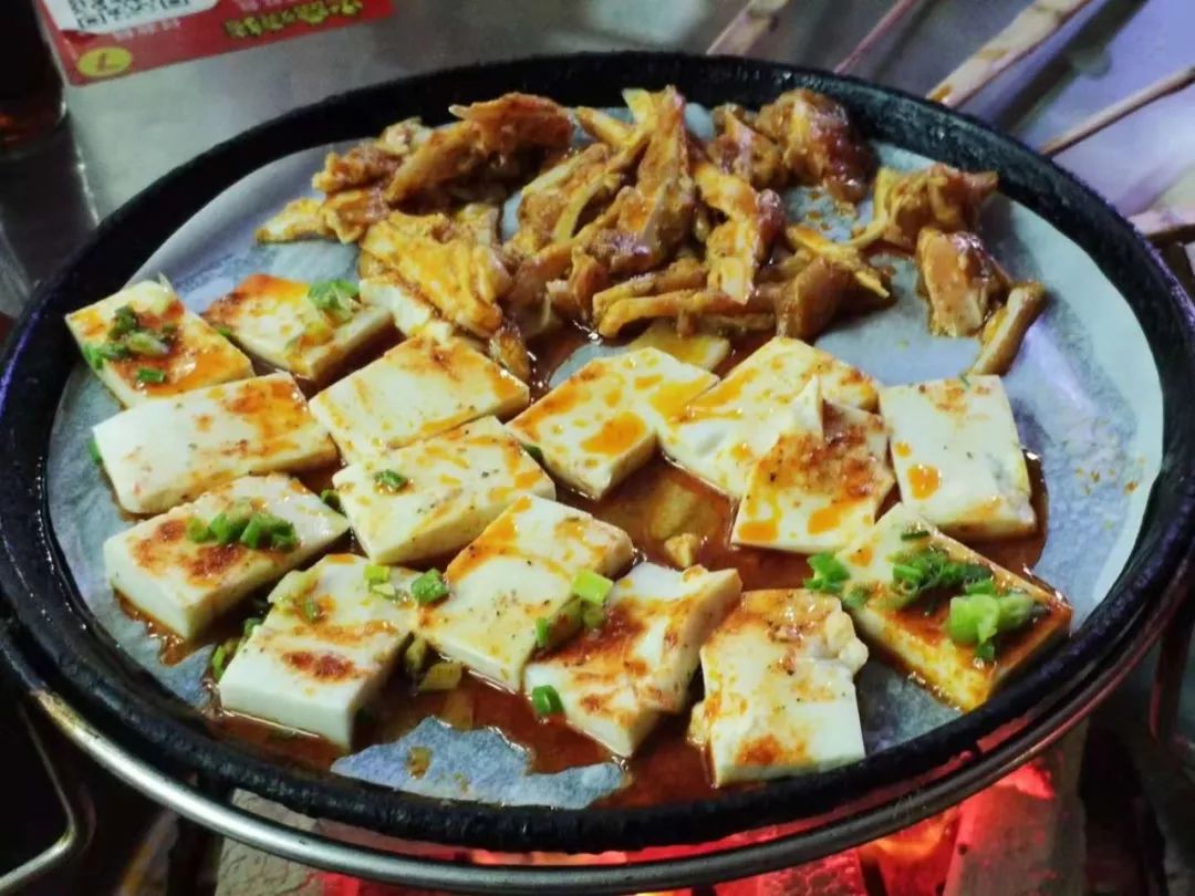 吃完整条恩施街，发现住在青山的才是人生赢家