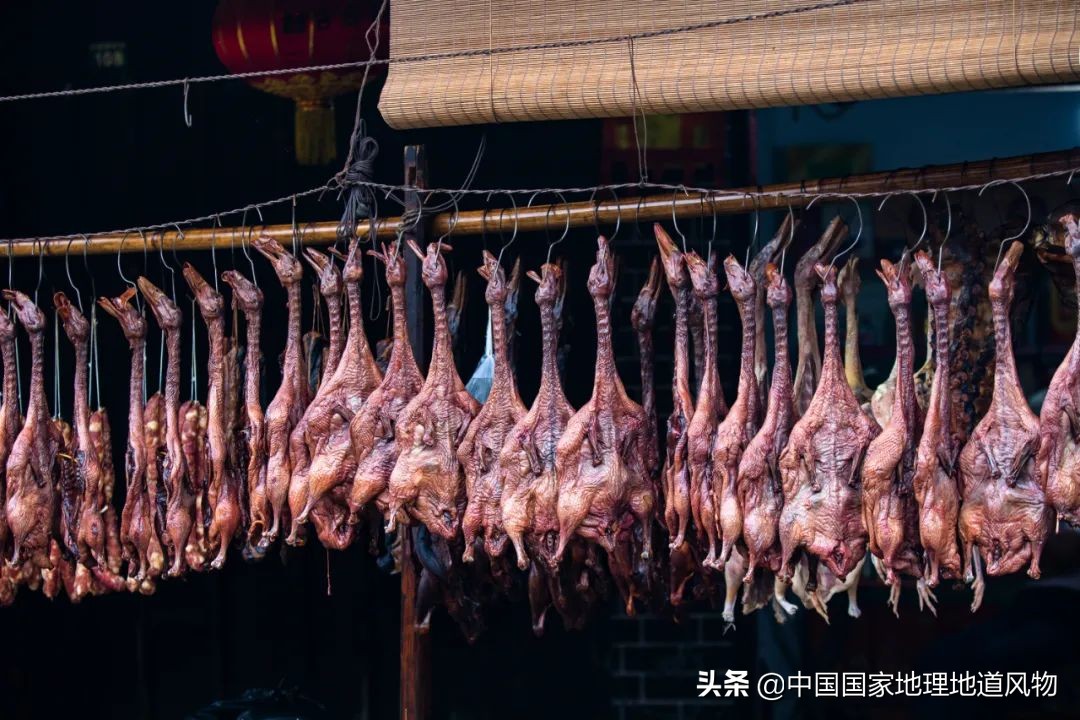浙江绍兴跟杭州差多远,浙江绍兴和杭州哪个好玩
