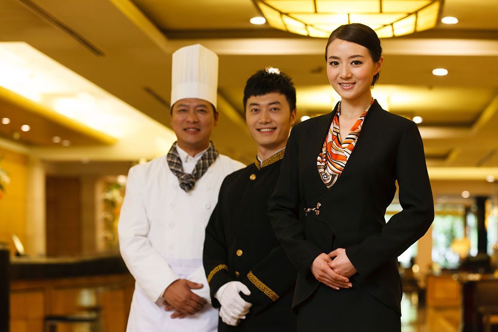 星级酒店服务员熬夜通宵,酒店楼层服务员上夜班是什么感受